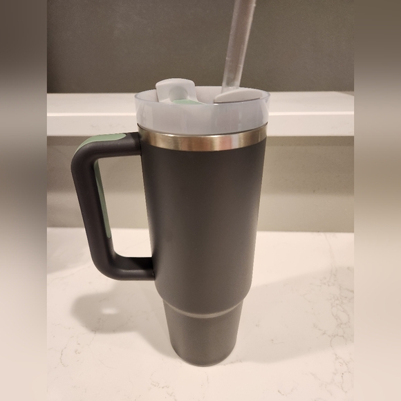 Stanley The Quencher H2.0 Flowstate Tumbler 30 OZ Branded Charcoal Dark Gray - Picture 3 of 6